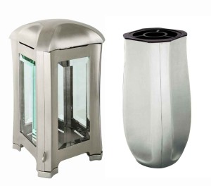Hřbitovní lampa a Váza broušené stříbrojpg