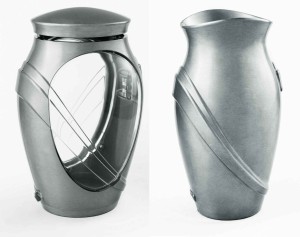 Hřbitovní lampa a Váza kamali broušené stříbro